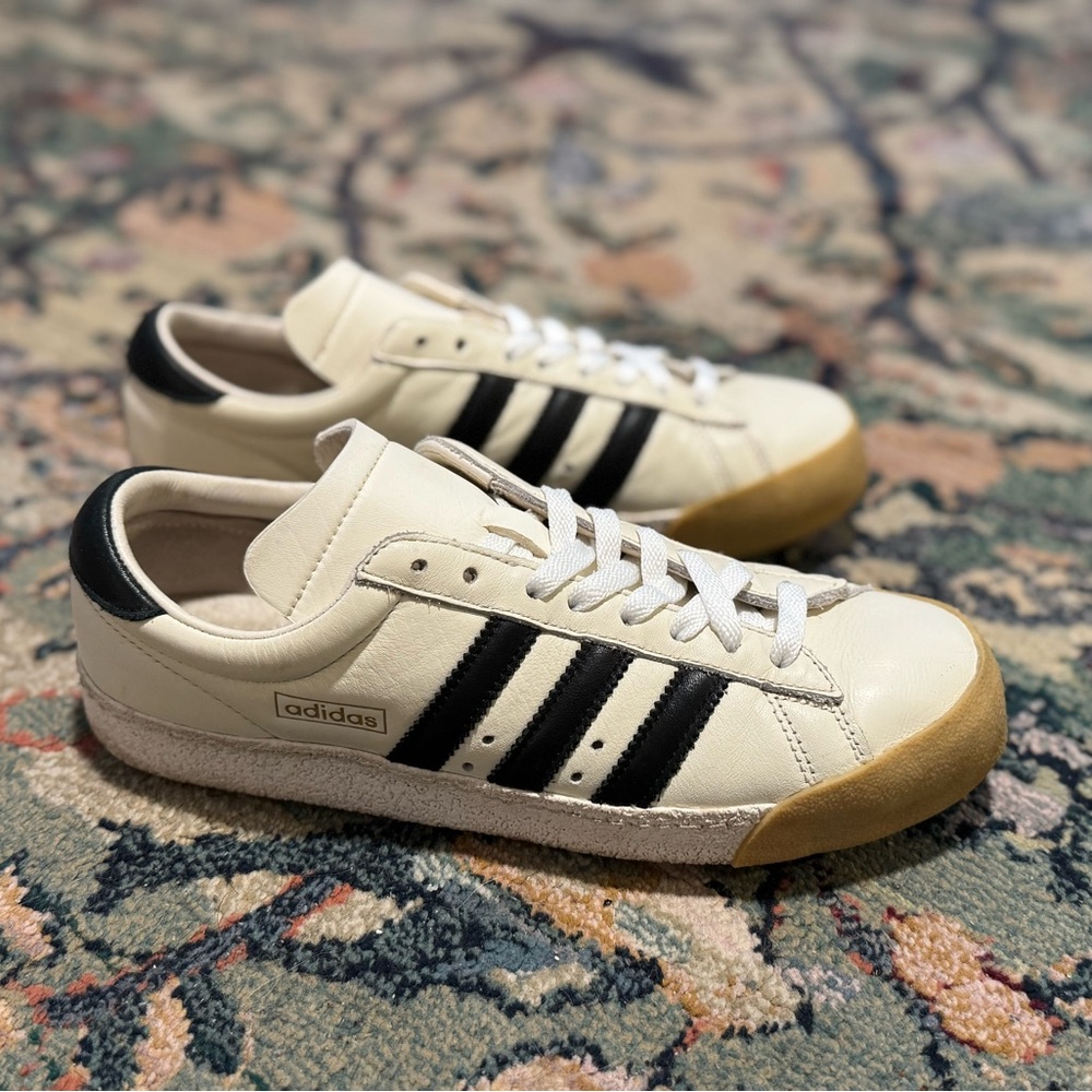 Adidas Men's 7 Off White and Black Supergrip Sneakers